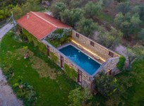 piscina-trilogy-toscana-1.jpg